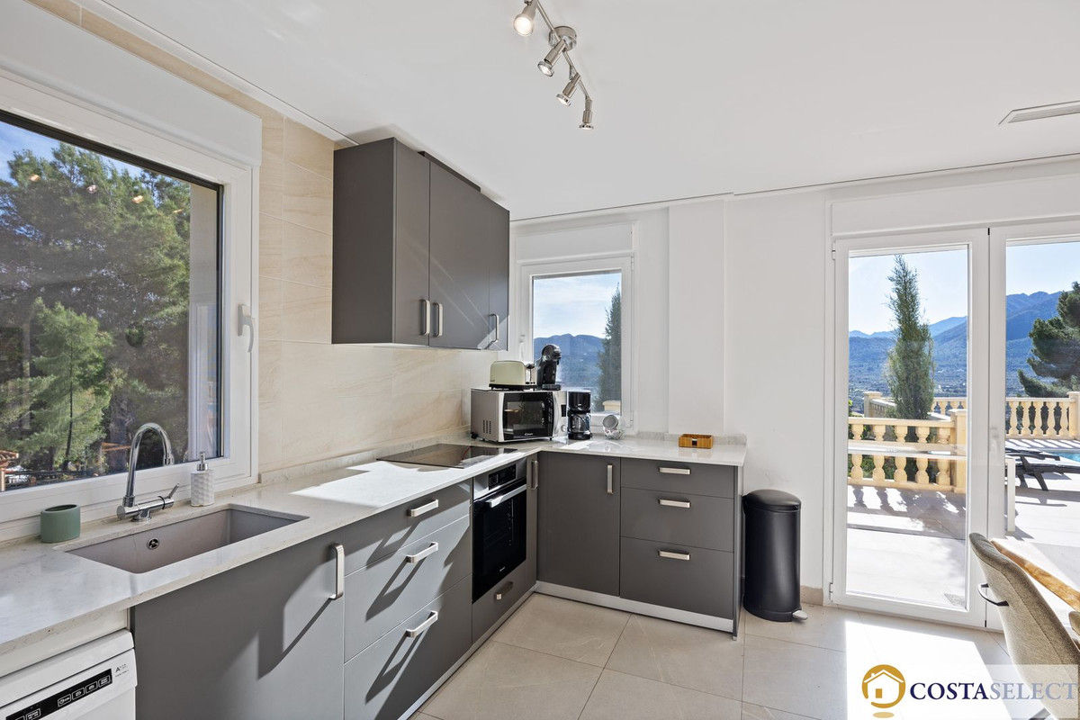 Huis te koop in Alcalali | 7 slaapkamers H5293879