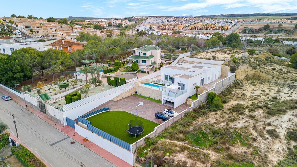Huis te koop in Algorfa | 4 slaapkamers H5453542