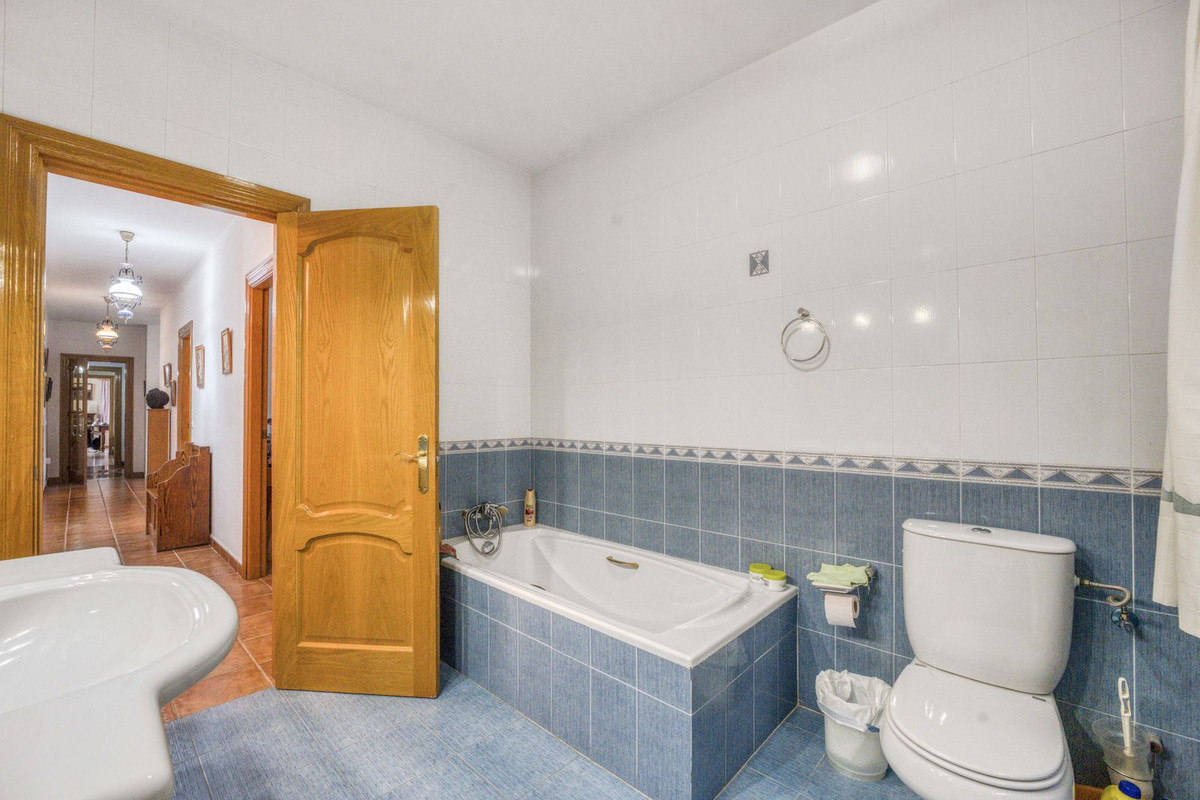 Huis te koop in Alhaurín de la Torre | 8 slaapkamers H5298832