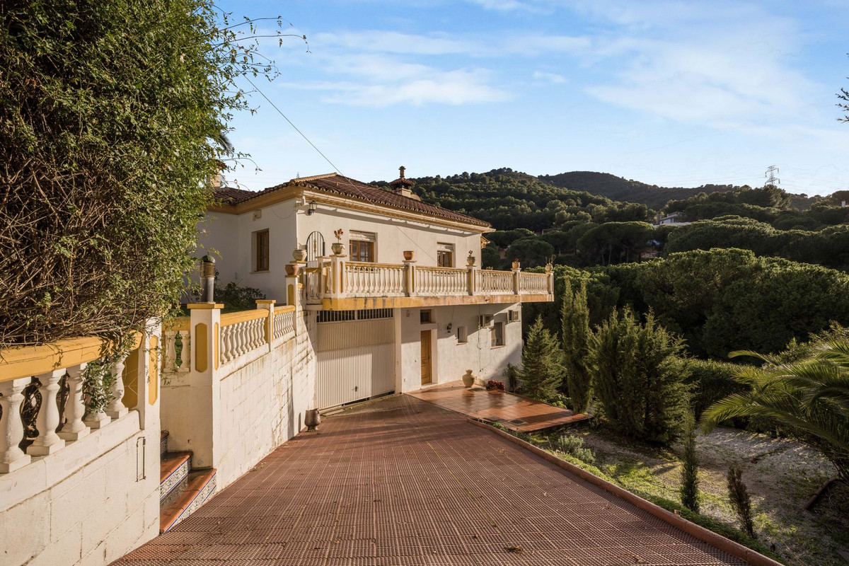 Huis te koop in Alhaurín de la Torre | 8 slaapkamers H5298832