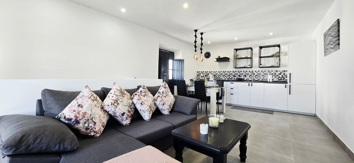 Appartement te koop in Almayate | 4 slaapkamers H5404231