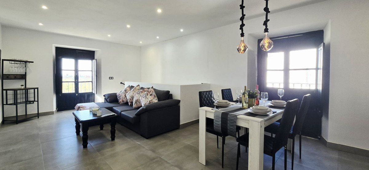 Appartement te koop in Almayate | 4 slaapkamers H5404231