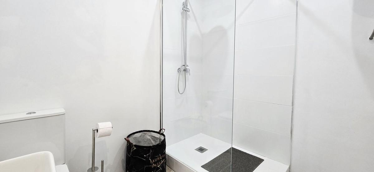 Appartement te koop in Almayate | 4 slaapkamers H5404231