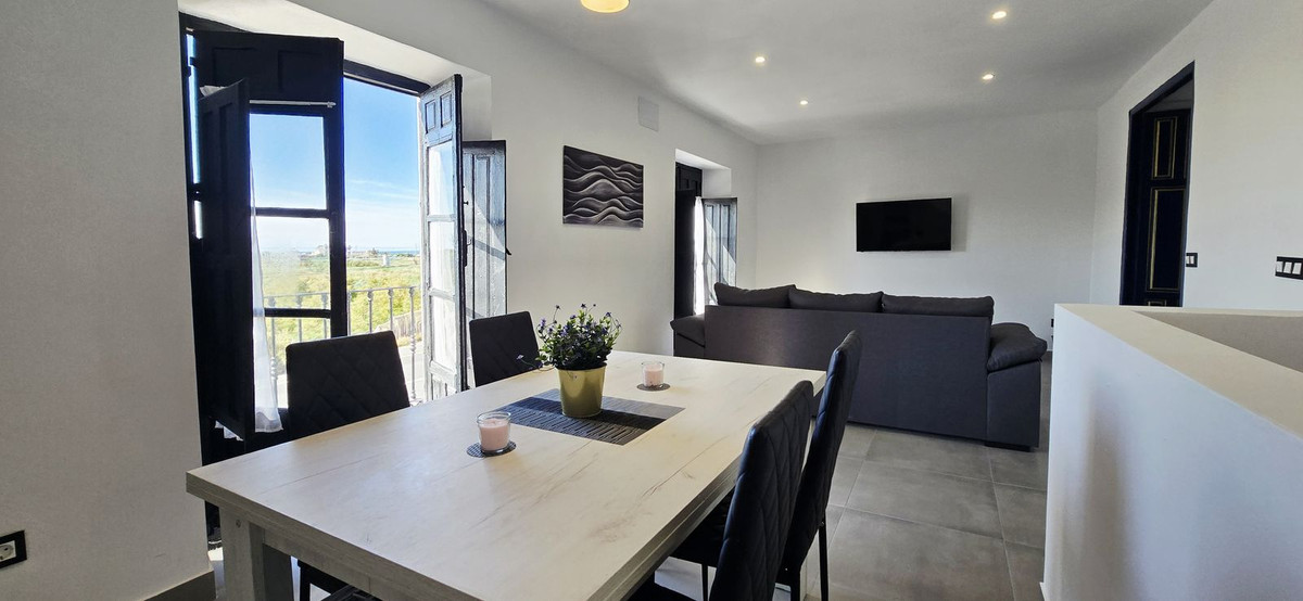 Appartement te koop in Almayate | 4 slaapkamers H5404231
