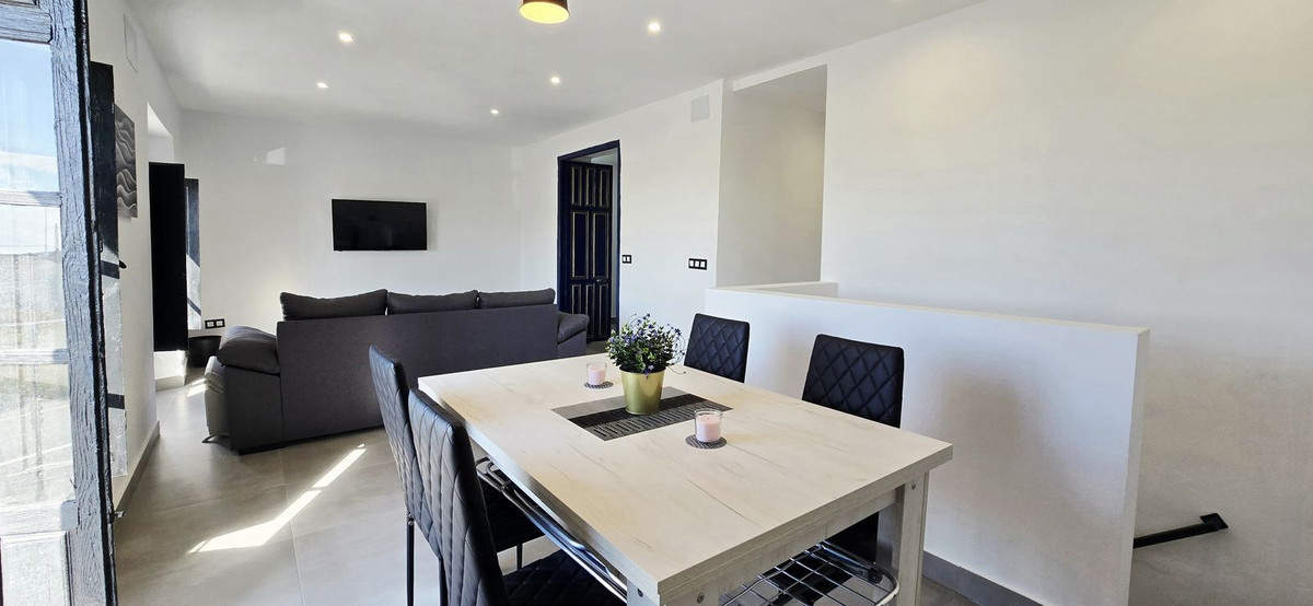 Appartement te koop in Almayate | 4 slaapkamers H5404231