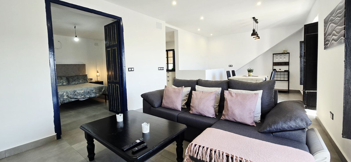 Appartement te koop in Almayate | 4 slaapkamers H5404231