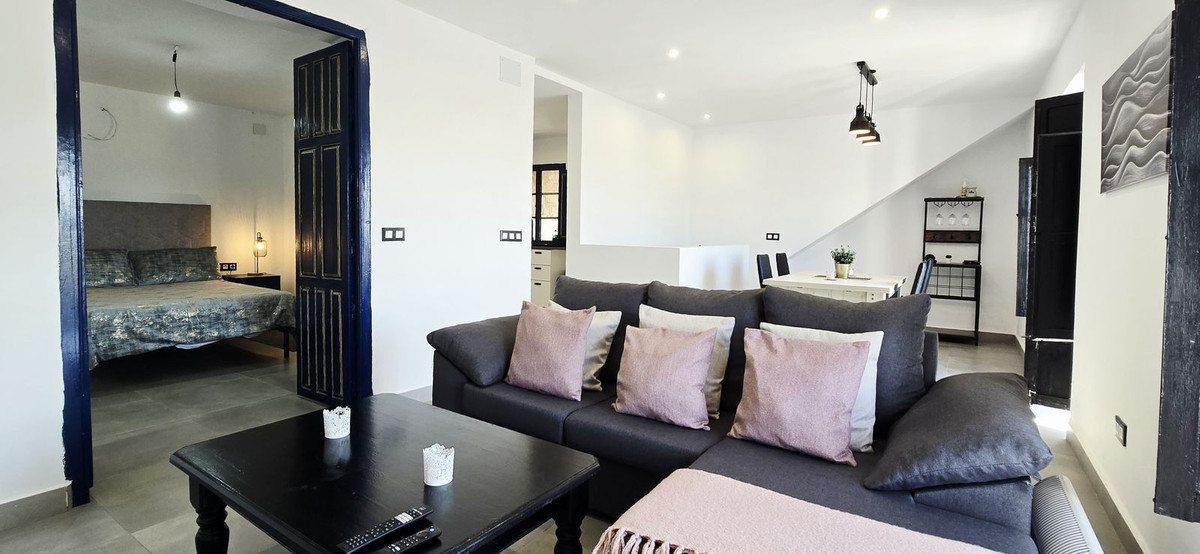 Appartement te koop in Almayate | 4 slaapkamers H5404231