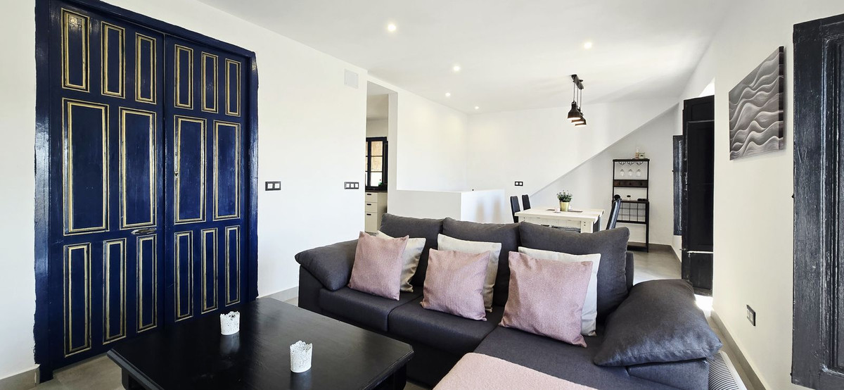 Appartement te koop in Almayate | 4 slaapkamers H5404231