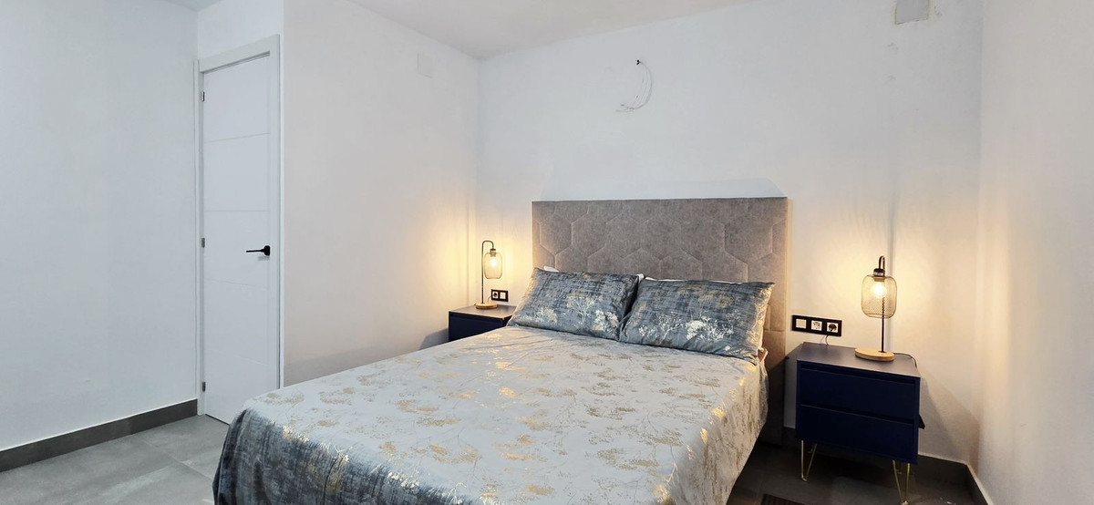 Appartement te koop in Almayate | 4 slaapkamers H5404231
