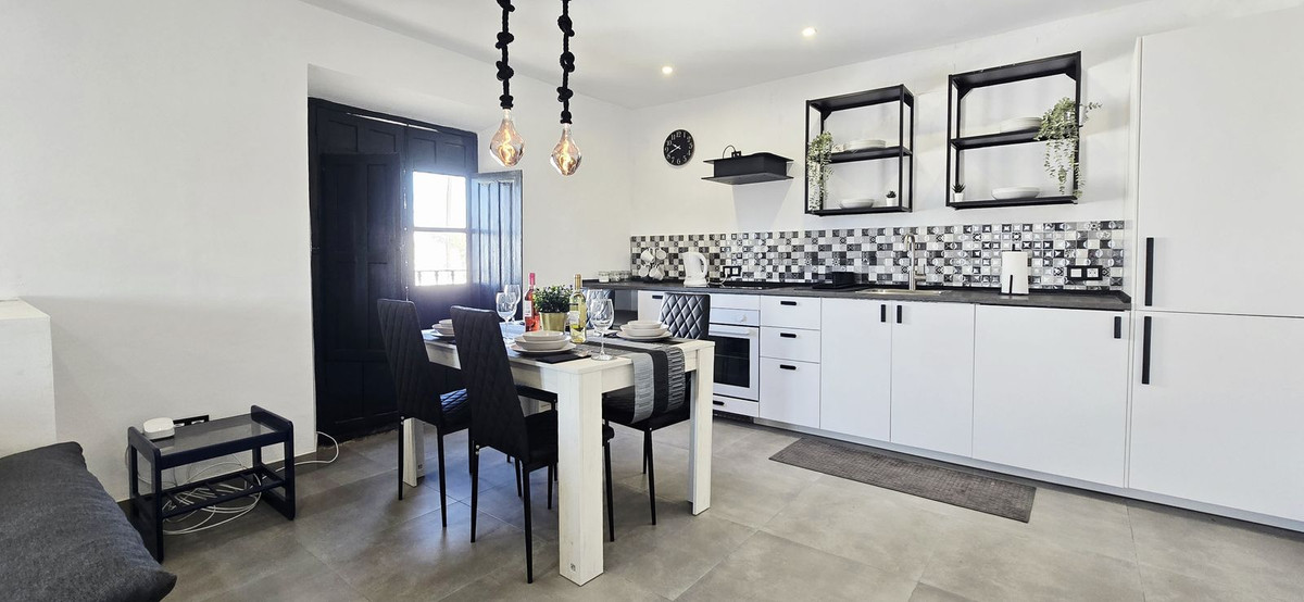 Appartement te koop in Almayate | 4 slaapkamers H5404231