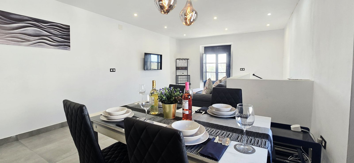 Appartement te koop in Almayate | 4 slaapkamers H5404231