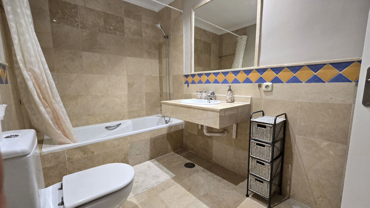 Apartment te koop in Aloha | 3 slaapkamers H5066989