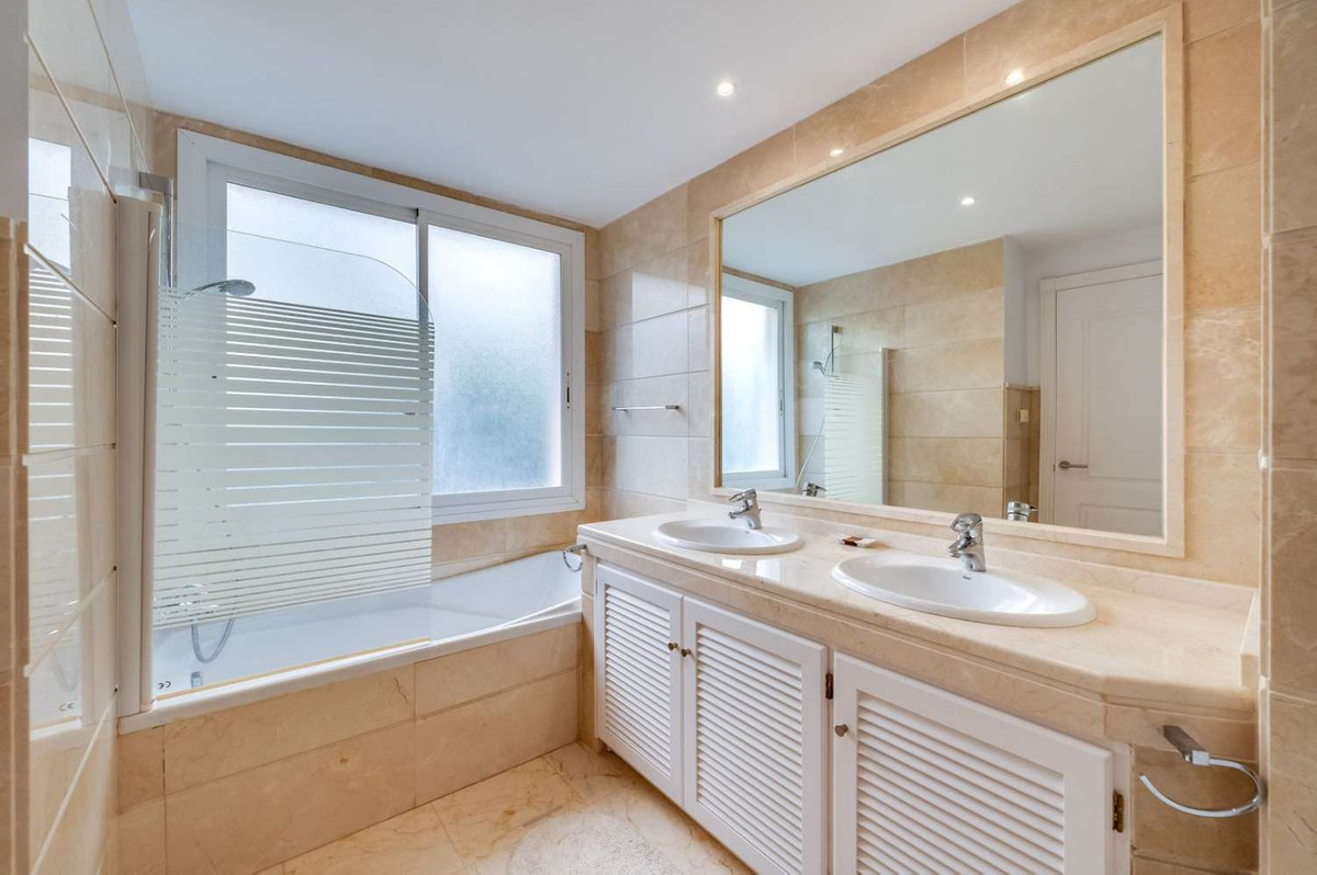 Appartement te koop in Aloha | 3 slaapkamers H5134546