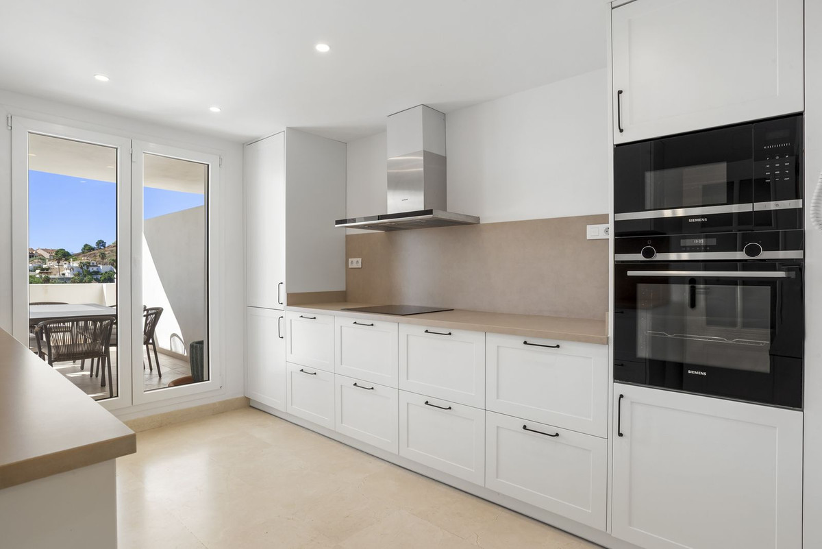 Appartement te koop in Aloha | 3 slaapkamers H5196688