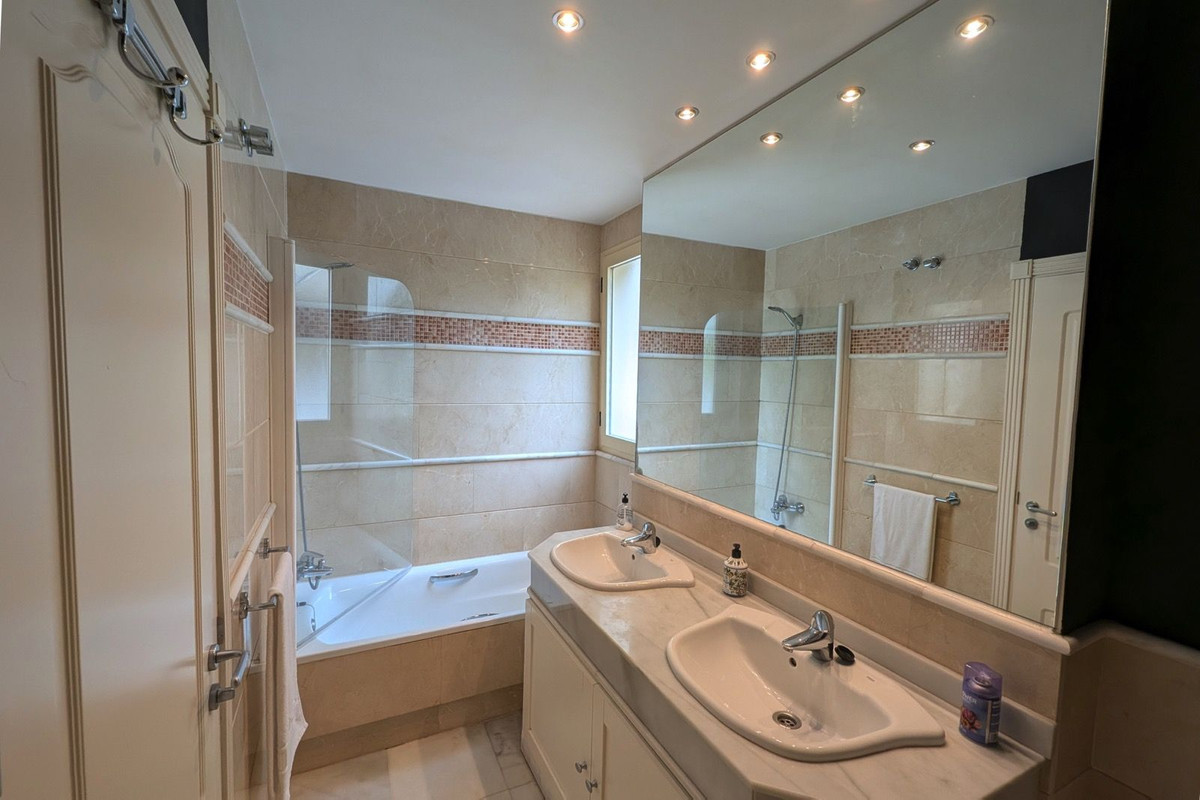 Appartement te koop in Aloha | 2 slaapkamers H5388007