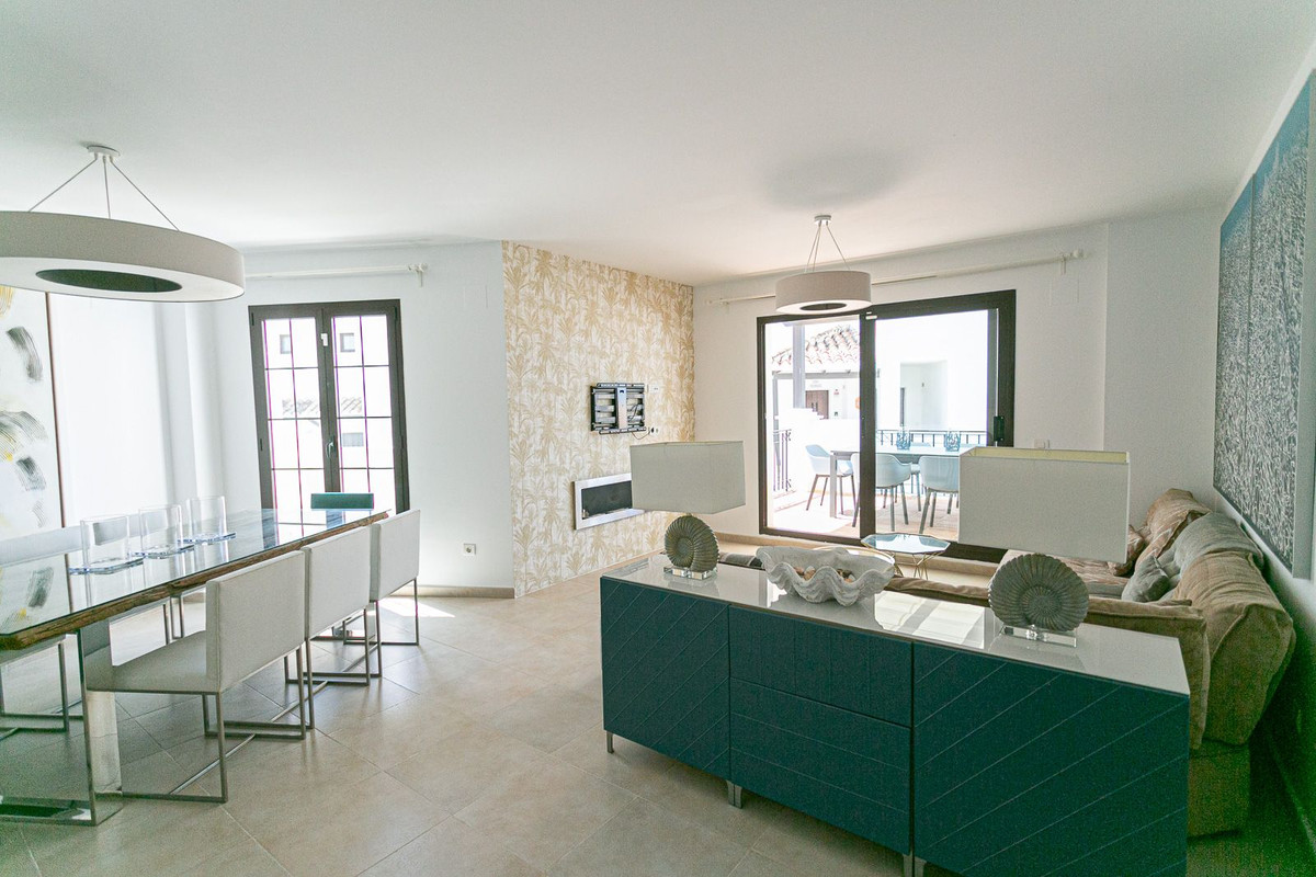 Penthouse Duplex in Altos de los Monteros-10