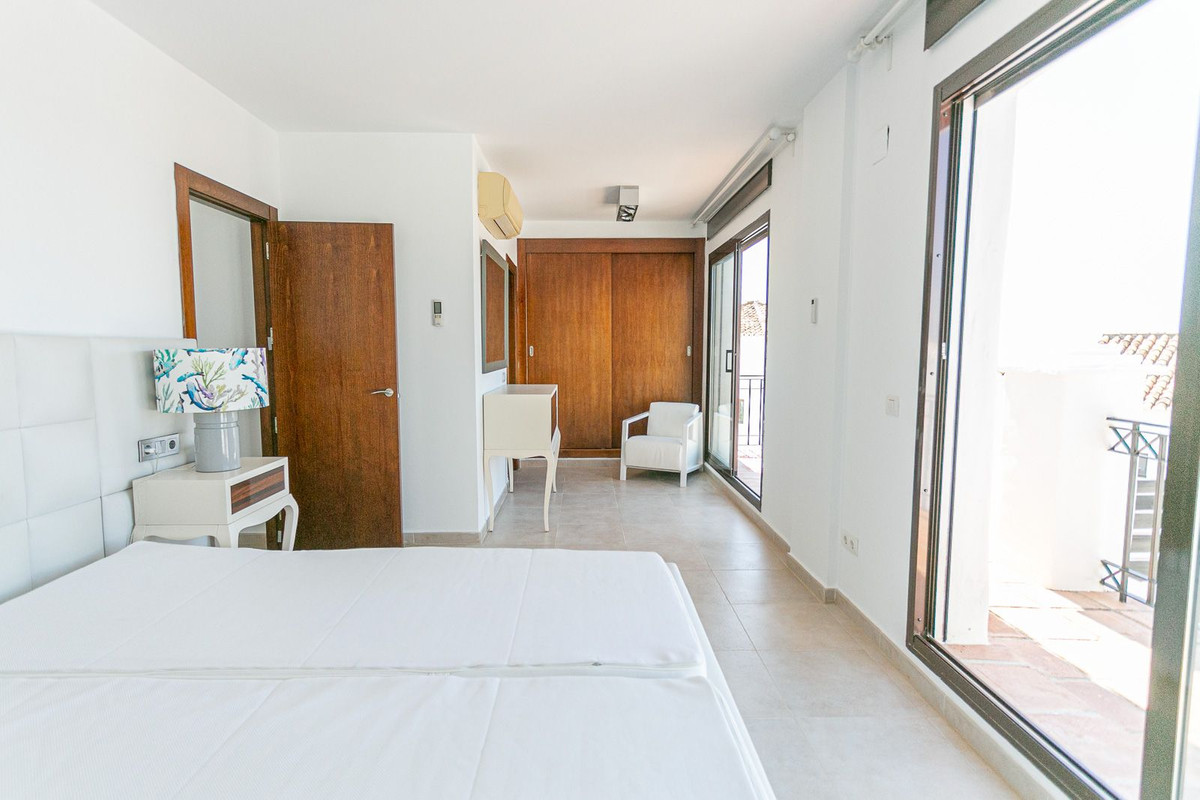 Penthouse Duplex in Altos de los Monteros-14