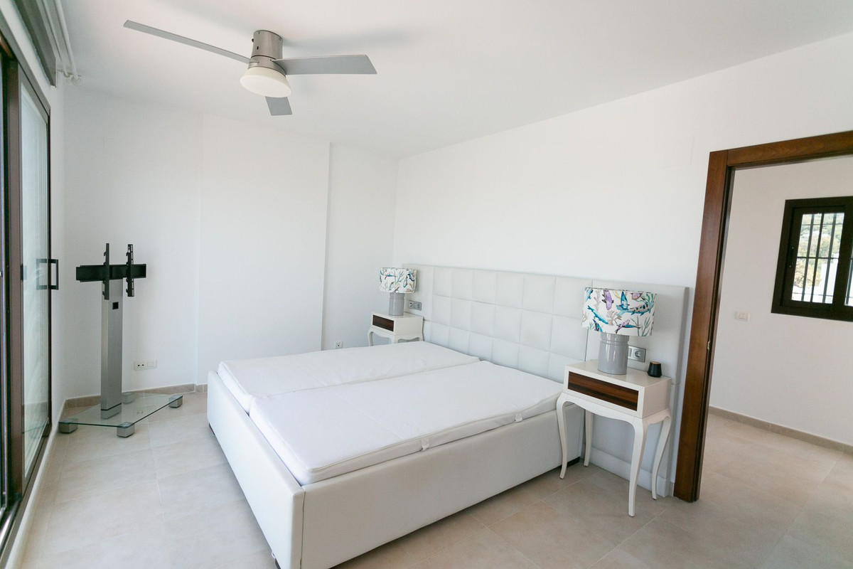 Penthouse Duplex in Altos de los Monteros-18