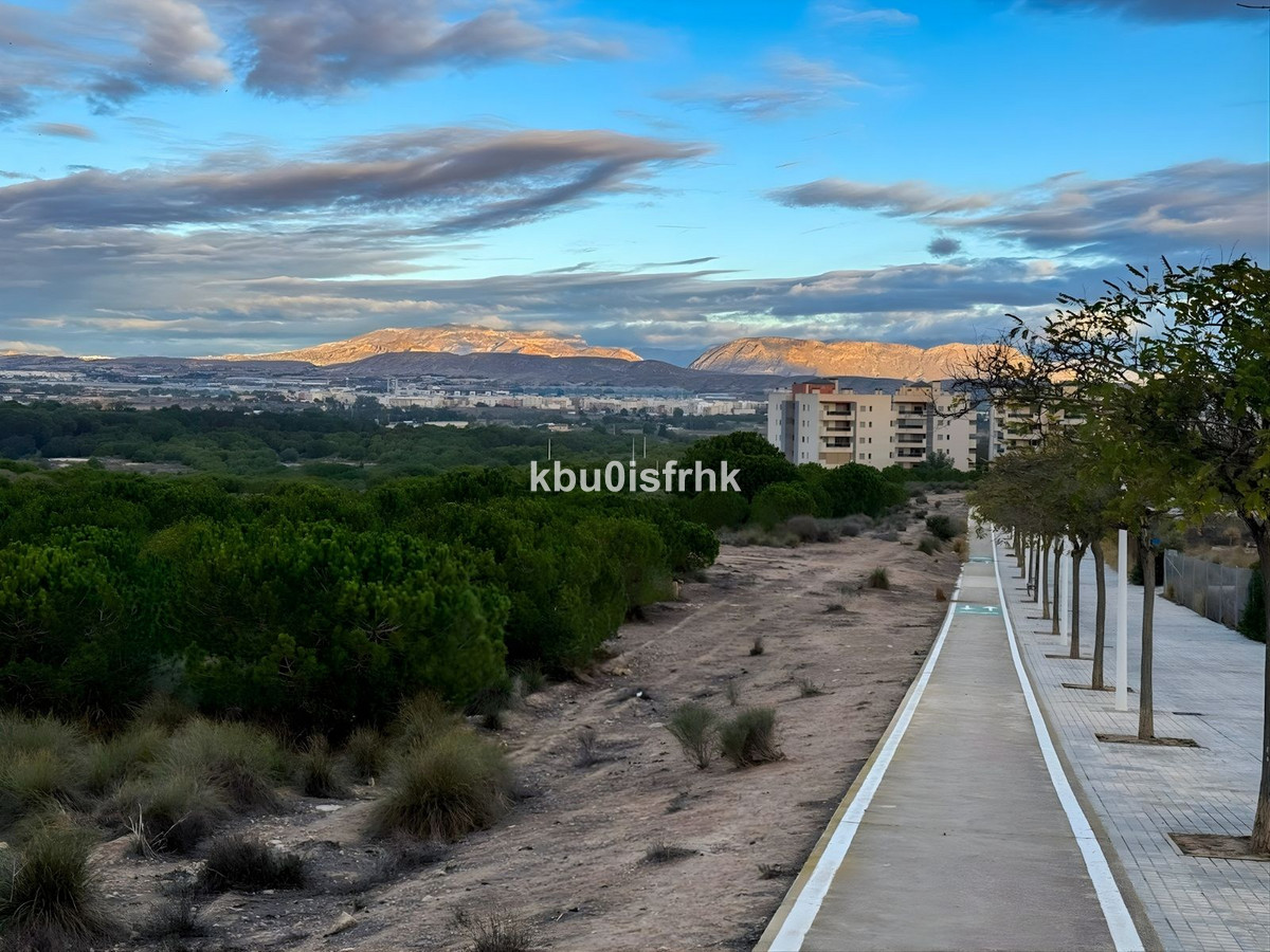 Appartement te koop in Arenales del Sol | 2 slaapkamers H5256871