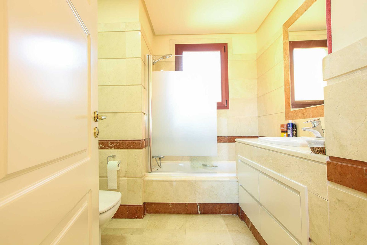 Appartement te koop in Bahía de Marbella | 3 slaapkamers H4074373