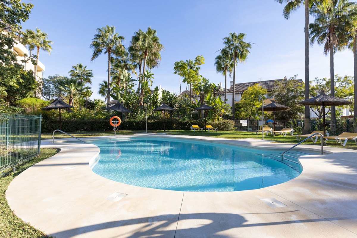 Penthouse in Bahía de Marbella-1