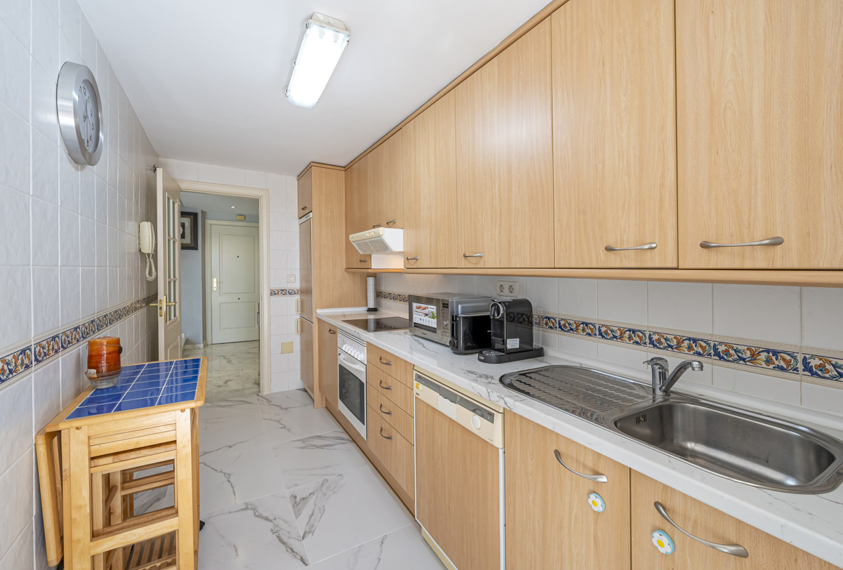Tussenverdieping Appartement in Bahía de Marbella-11
