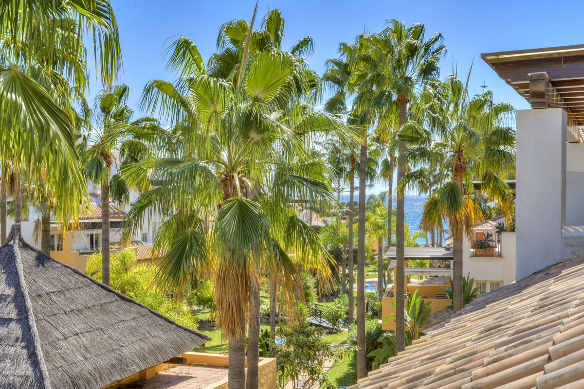 Penthouse in Bahía de Marbella-3