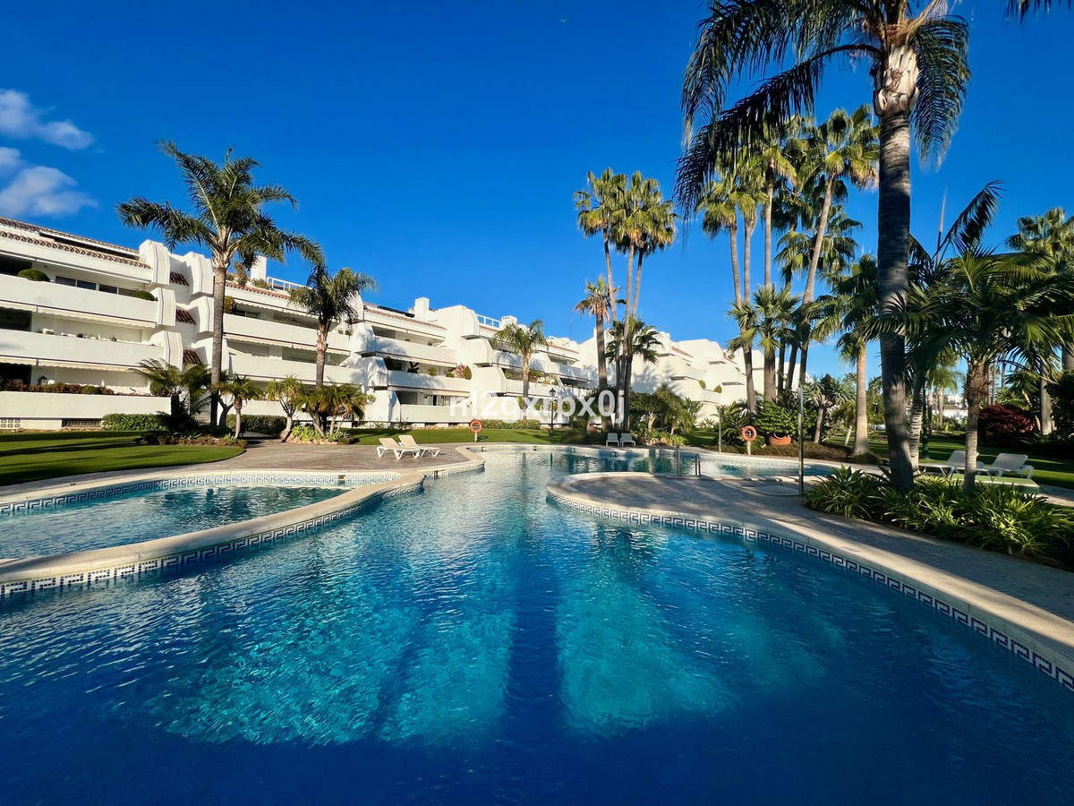 Tussenverdieping Appartement in Bahía de Marbella-1