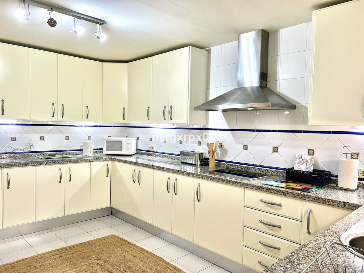 Tussenverdieping Appartement in Bahía de Marbella-11