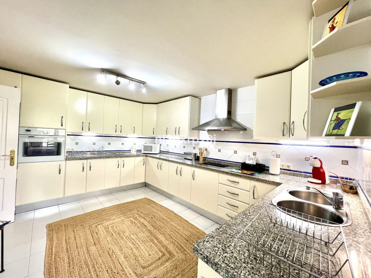 Tussenverdieping Appartement in Bahía de Marbella-12