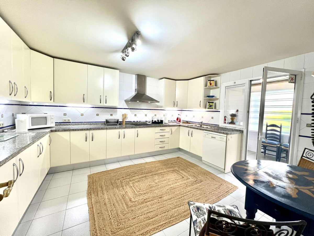 Tussenverdieping Appartement in Bahía de Marbella-13