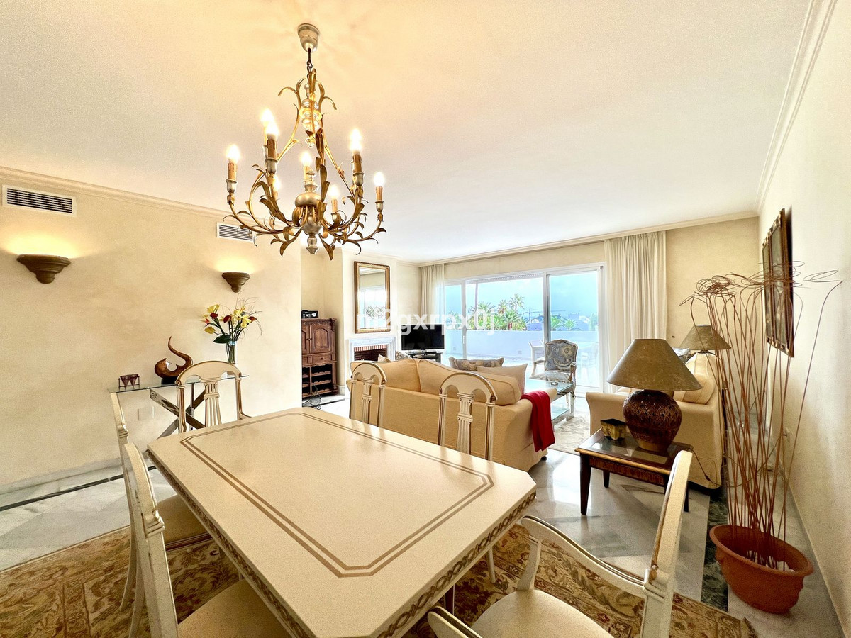 Tussenverdieping Appartement in Bahía de Marbella-17