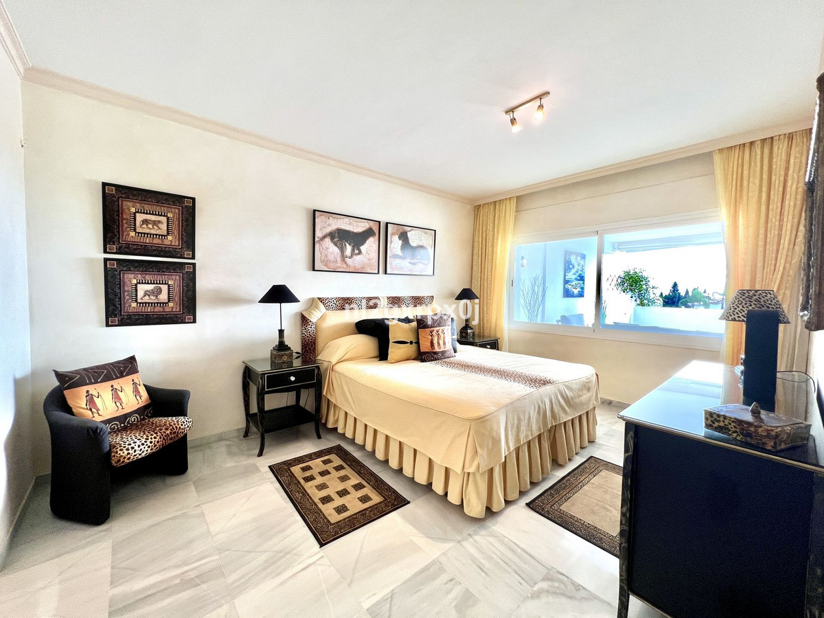 Tussenverdieping Appartement in Bahía de Marbella-23