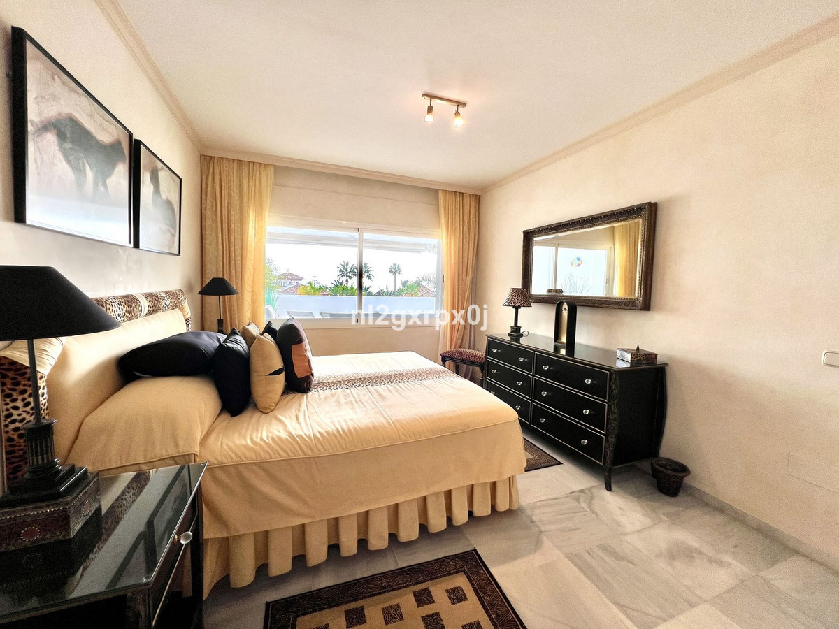 Tussenverdieping Appartement in Bahía de Marbella-24