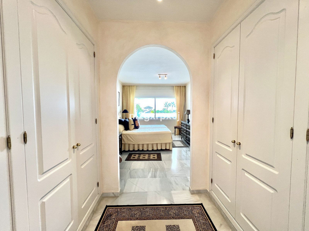 Tussenverdieping Appartement in Bahía de Marbella-25