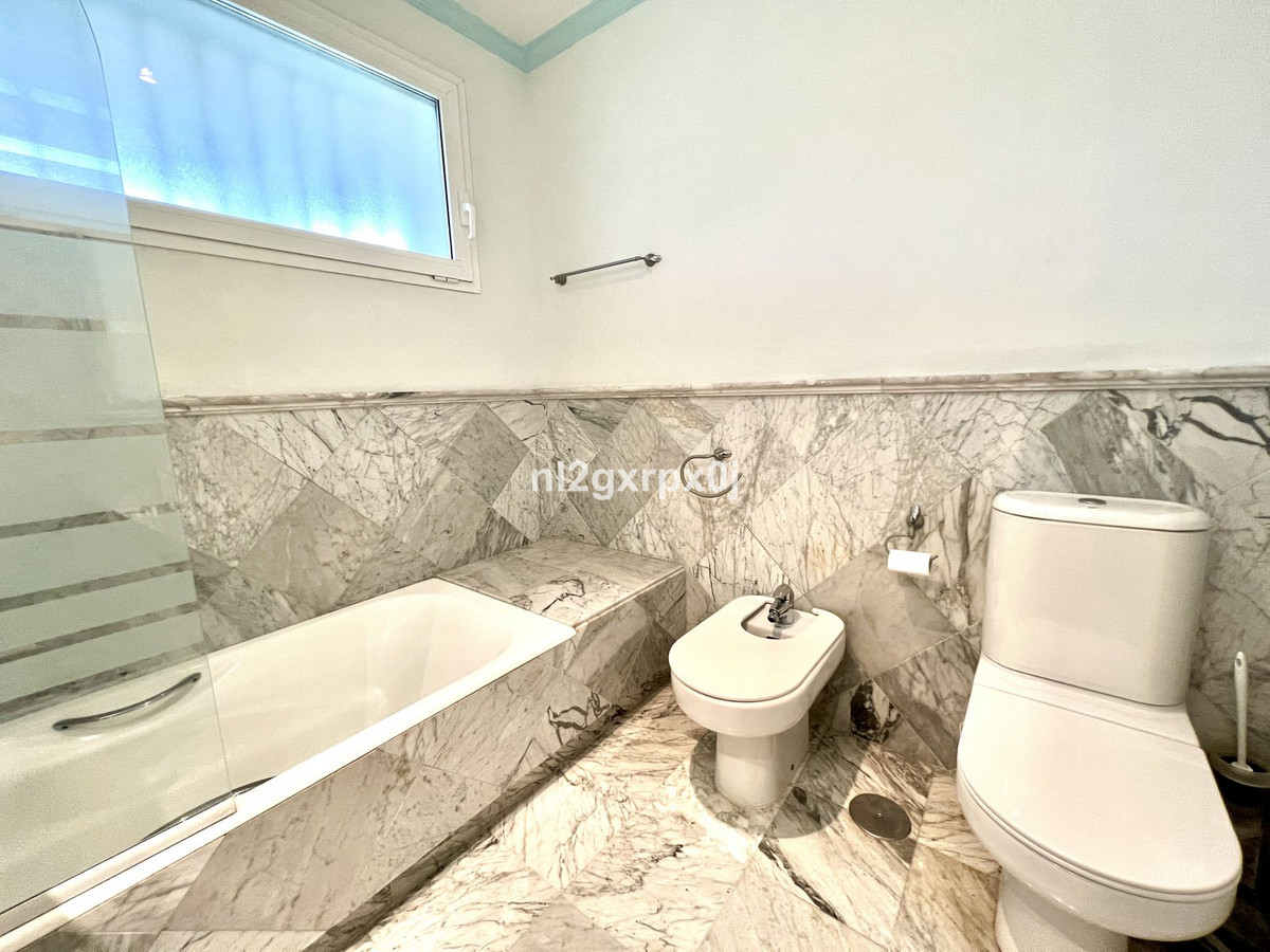 Tussenverdieping Appartement in Bahía de Marbella-30