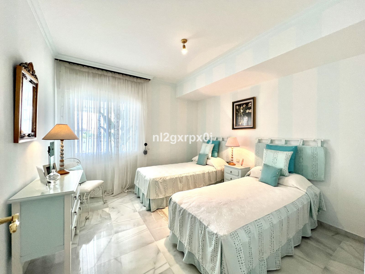 Tussenverdieping Appartement in Bahía de Marbella-31