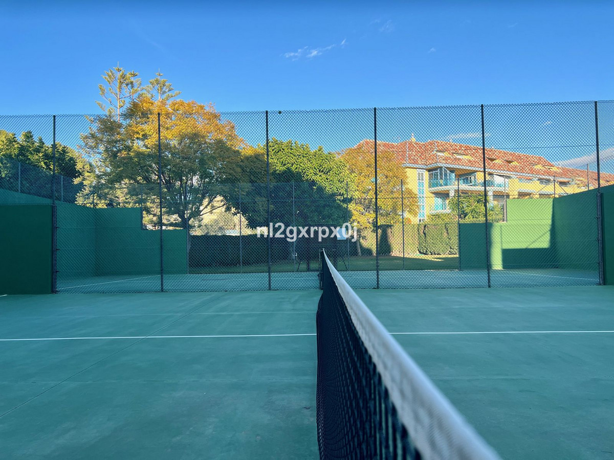 Tussenverdieping Appartement in Bahía de Marbella-40