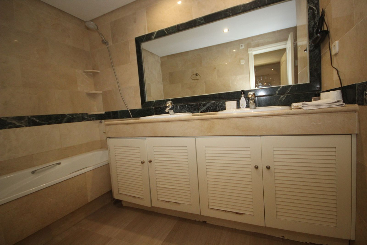 Begane grond appartement in Bahía de Marbella-20