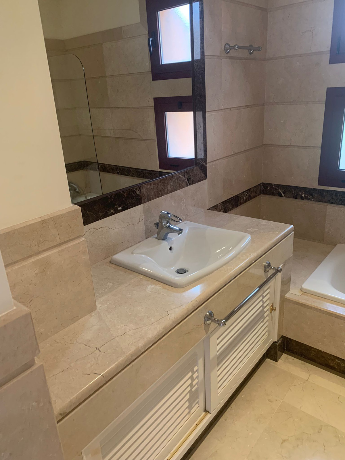 Appartement te koop in Bahía de Marbella | 3 slaapkamers H5048143