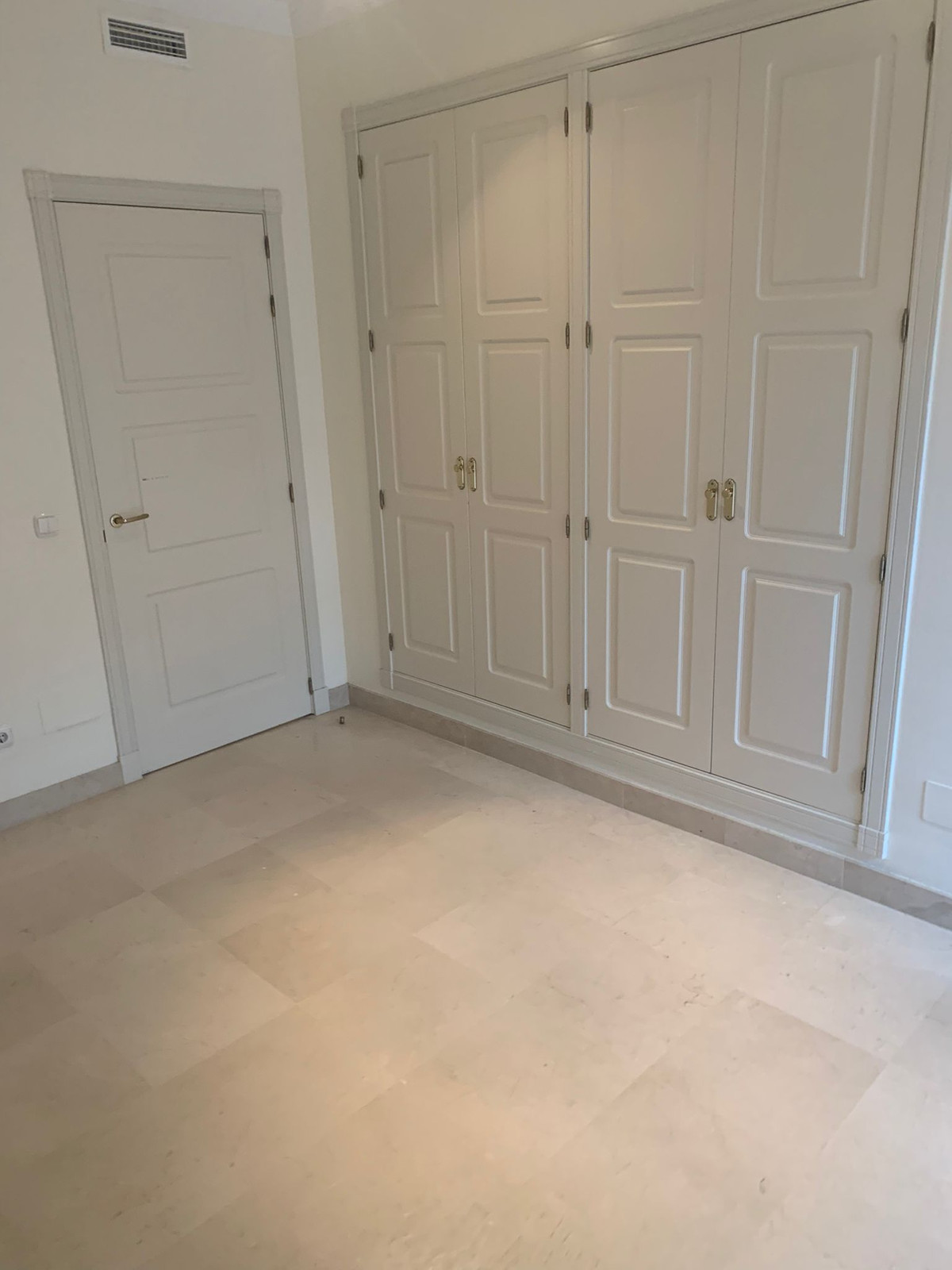 Appartement te koop in Bahía de Marbella | 3 slaapkamers H5048143