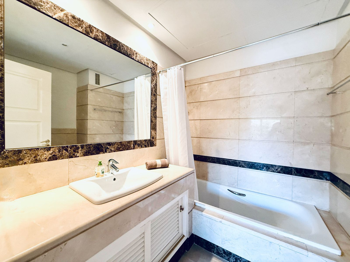 Apartment te koop in Bahía de Marbella | 2 slaapkamers H5071180
