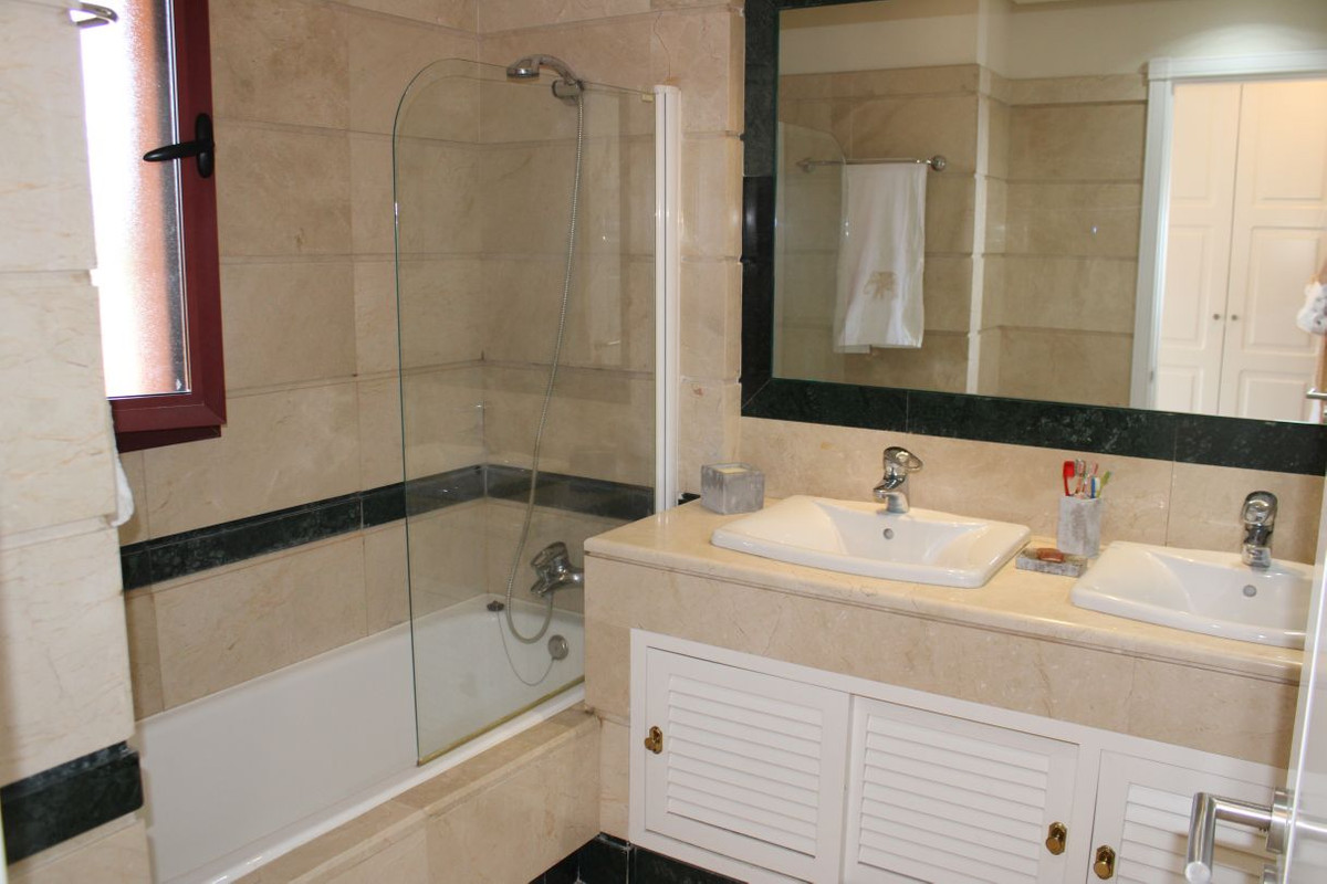 Appartement te koop in Bahía de Marbella | 3 slaapkamers H5074459