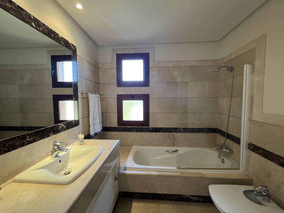 Appartement te koop in Bahía de Marbella | 3 slaapkamers H5074459