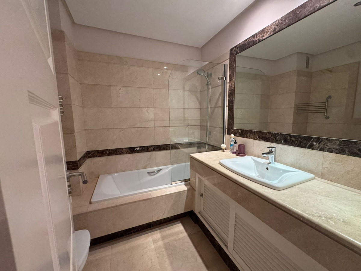 Appartement te koop in Bahía de Marbella | 2 slaapkamers H5107321