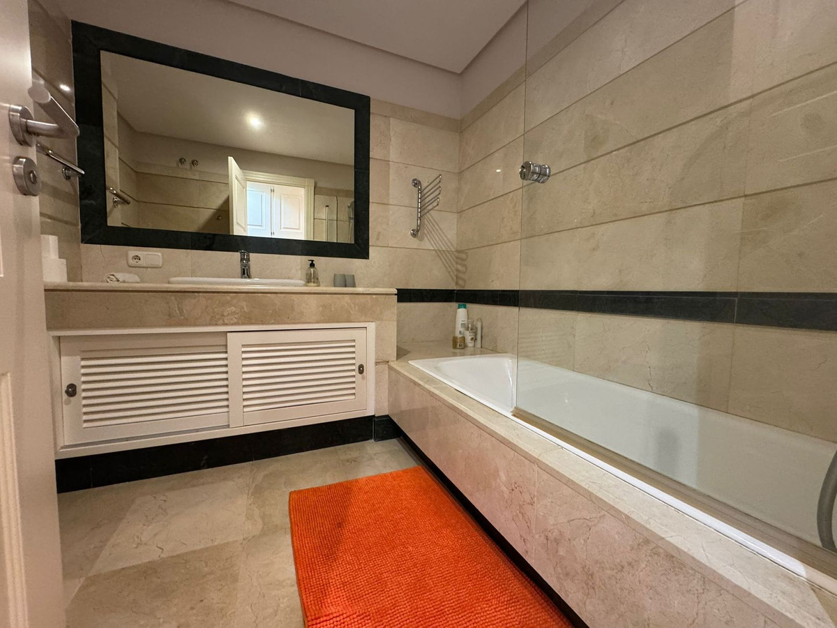 Appartement te koop in Bahía de Marbella | 2 slaapkamers H5107321