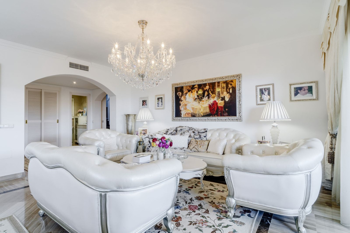 Apartment for sale in Bahía de Marbella | 3 bedrooms H5110738