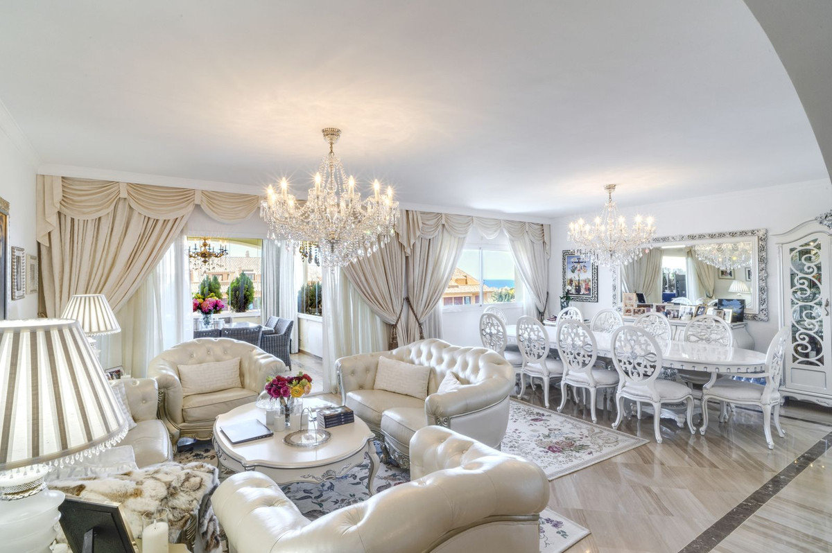 Apartment for sale in Bahía de Marbella | 3 bedrooms H5110738