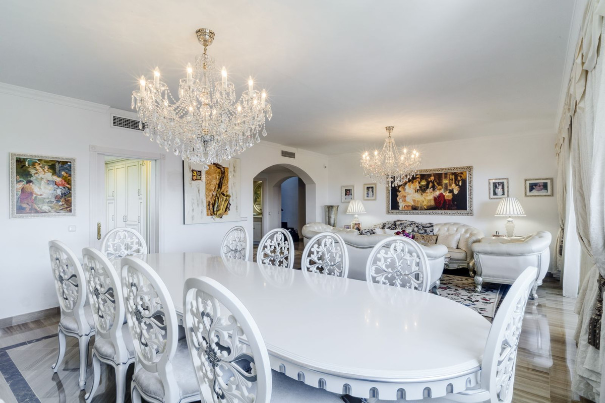 Apartment for sale in Bahía de Marbella | 3 bedrooms H5110738