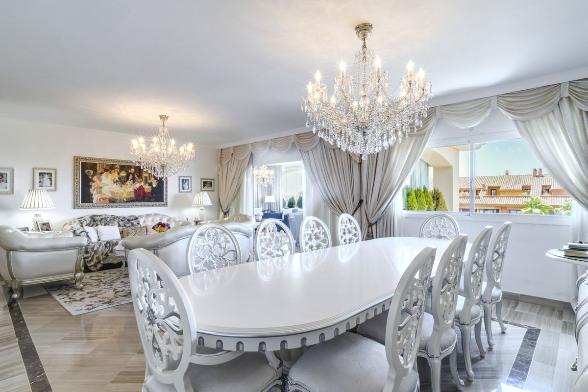 Apartment for sale in Bahía de Marbella | 3 bedrooms H5110738